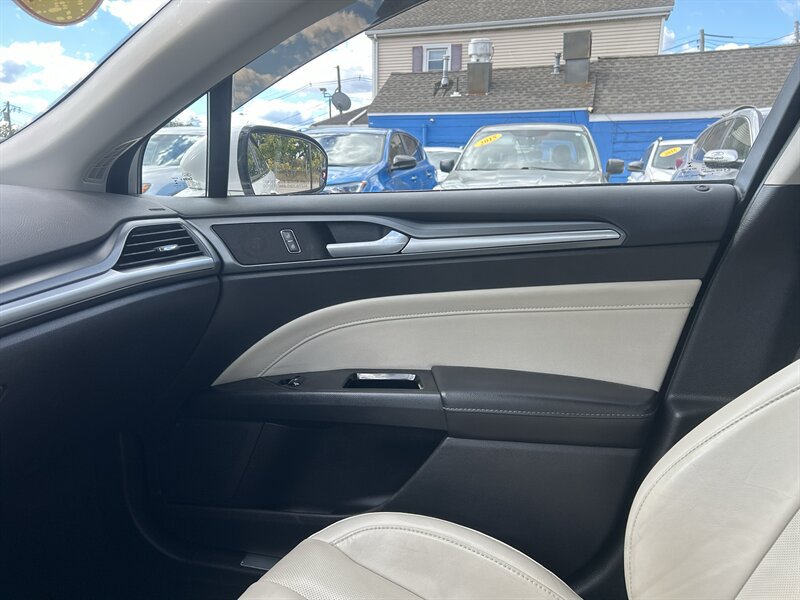 Used 2014 Ford Fusion Titanium FWD image 13