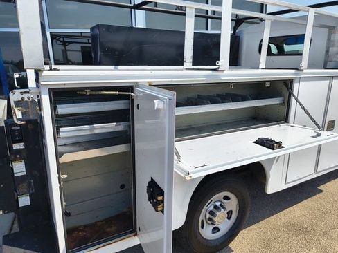 Used 2011 Chevrolet Express 3500 RWD image 8