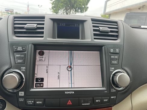 Used 2010 Toyota Highlander Limited image 16