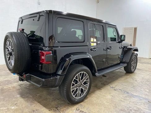 Used 2022 Jeep Wrangler Unlimited Sahara AWD/4WD image 5