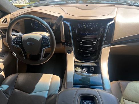 Used 2020 Cadillac Escalade Platinum image 10