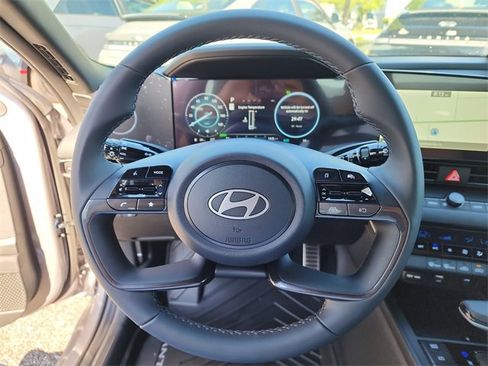 New 2025 Hyundai Elantra SEL image 24