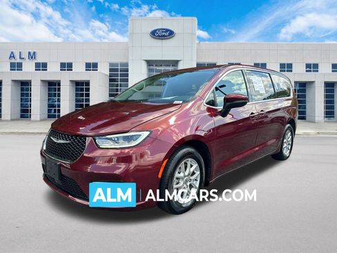 Used 2023 Chrysler Pacifica Touring-L FWD image 1