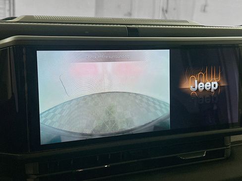 Used 2025 Jeep Wrangler Unlimited Sahara AWD/4WD image 23