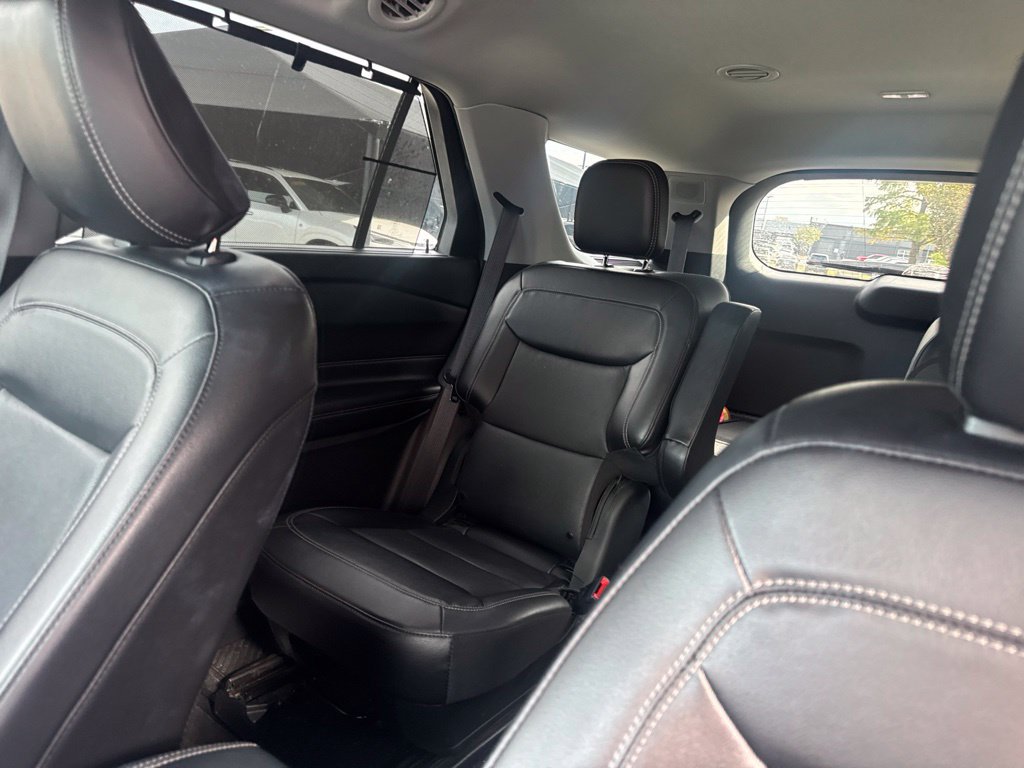 Used 2022 Ford Explorer Limited w/ Equipment Group 301A AWD/4WD image 7