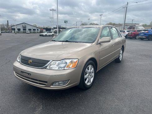 Used 2001 Toyota Avalon XLS image 3