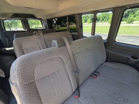 Used 2017 Chevrolet Express 3500 LT w/ LT Preferred Equipment Group RWD image 12