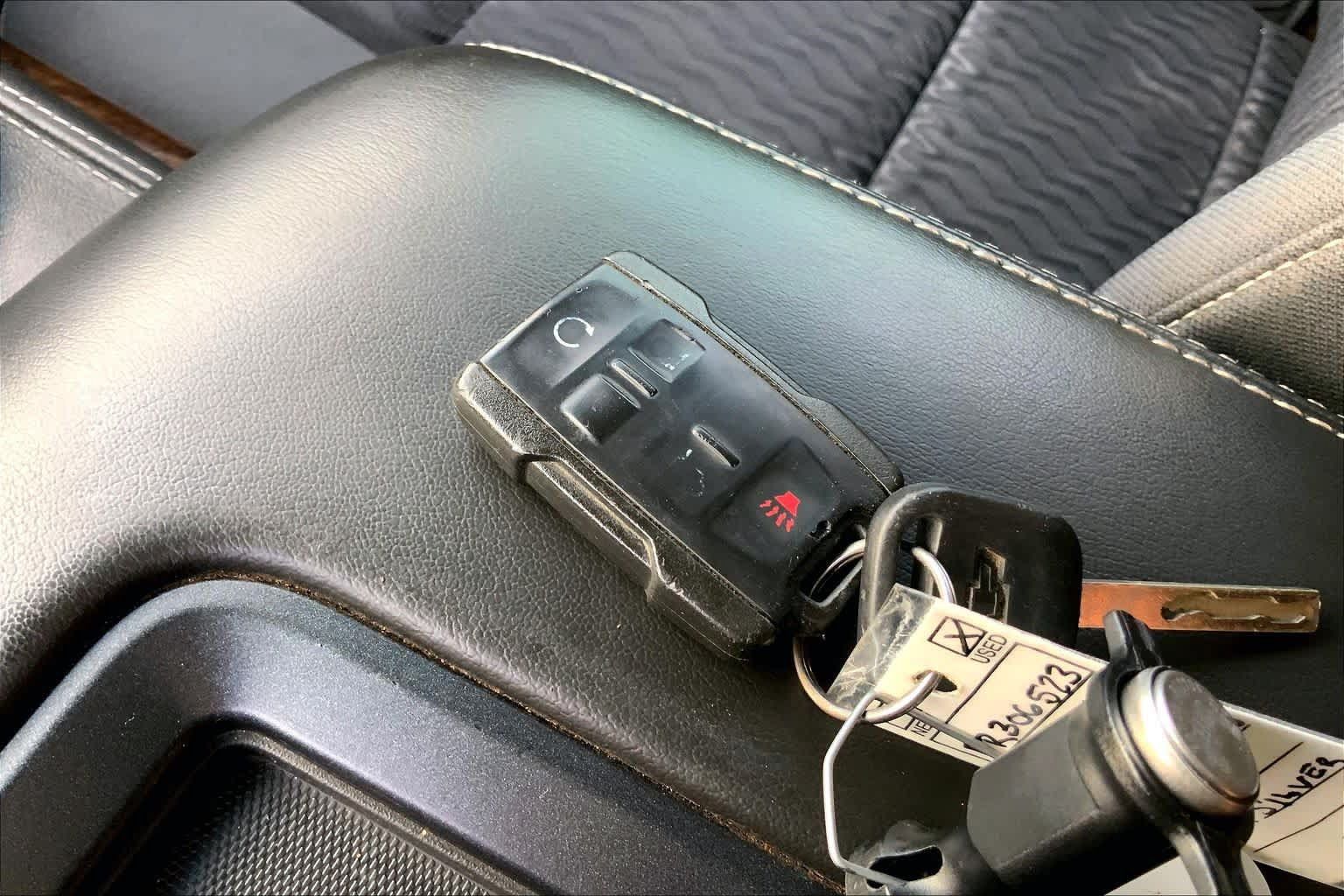 Used 2015 Chevrolet Suburban LS RWD image 14