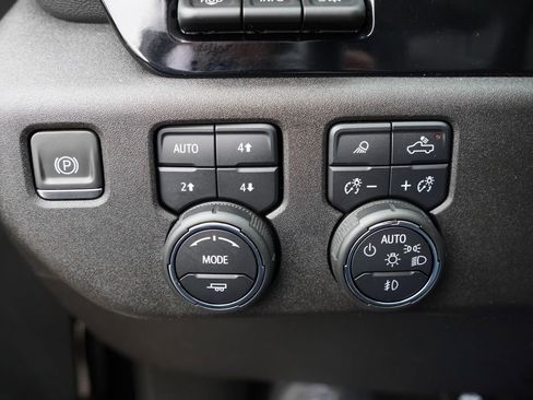 Certified 2024 Chevrolet Silverado 3500 LTZ w/ LTZ Premium Package image 25