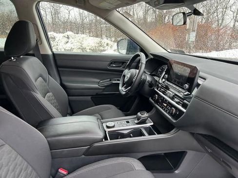 Used 2025 Nissan Pathfinder SV AWD/4WD image 31