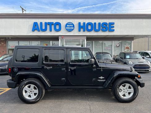 Used 2014 Jeep Wrangler Unlimited Sport AWD/4WD image 9