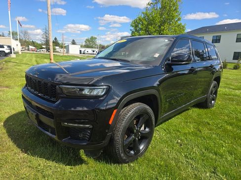 Used 2023 Jeep Grand Cherokee L Limited w/ Luxury Tech Group II AWD/4WD image 3