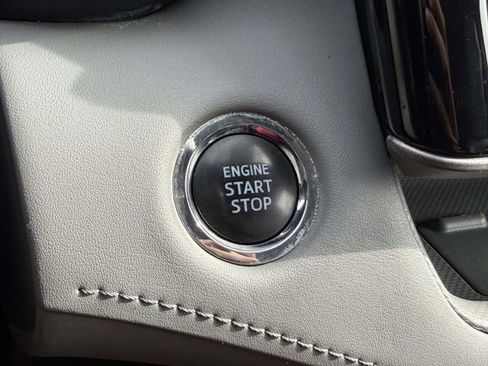 Used 2022 Toyota Highlander XLE AWD/4WD image 23