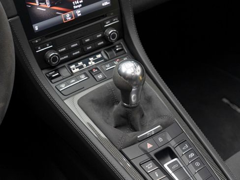 Used 2020 Porsche 718 Boxster Spyder RWD image 32
