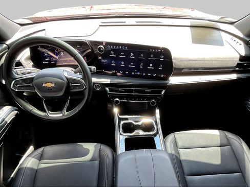 Used 2025 Chevrolet Traverse LT w/ Driver Confidence Package AWD/4WD image 7