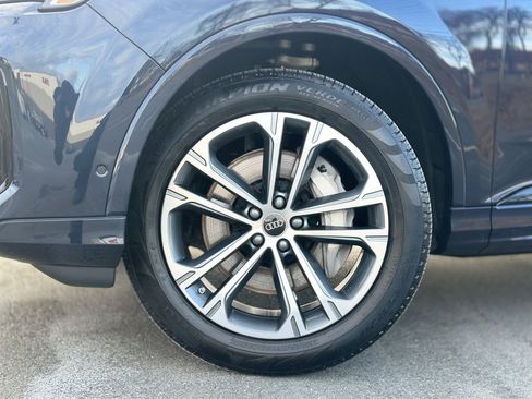 Used 2025 Audi Q7 2.0T Premium w/ Convenience Plus Package image 2