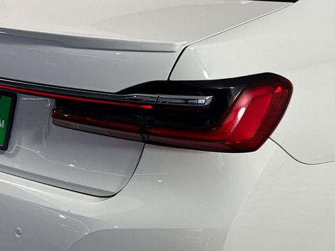 Used 2021 BMW 740i image 34