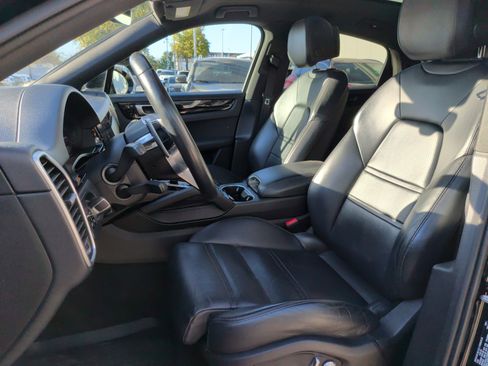 Used 2021 Porsche Cayenne Coupe image 17