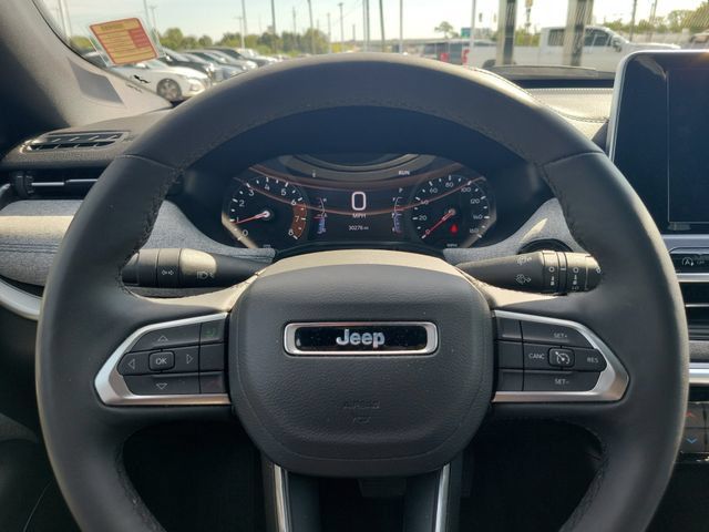 Used 2025 Jeep Compass Latitude AWD/4WD image 23