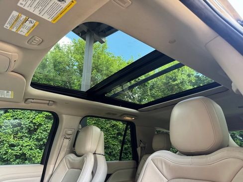 Used 2020 Lincoln Navigator Reserve w/ Luxury Package AWD/4WD image 12