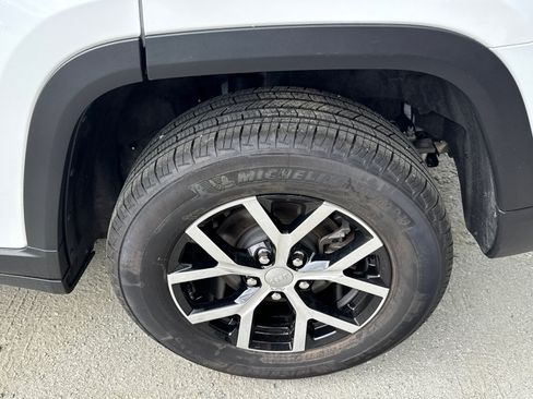 Used 2025 Jeep Grand Cherokee Limited AWD/4WD image 21