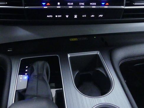 Used 2025 Toyota Sienna LE image 13