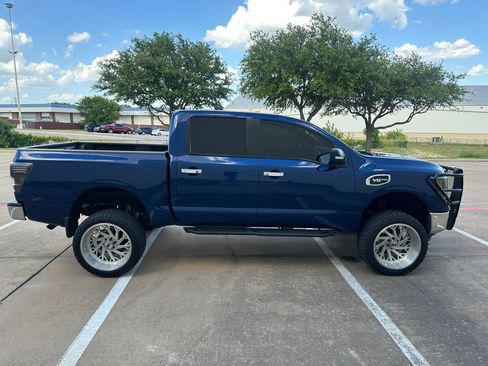 Used 2017 Nissan Titan SV AWD/4WD image 8