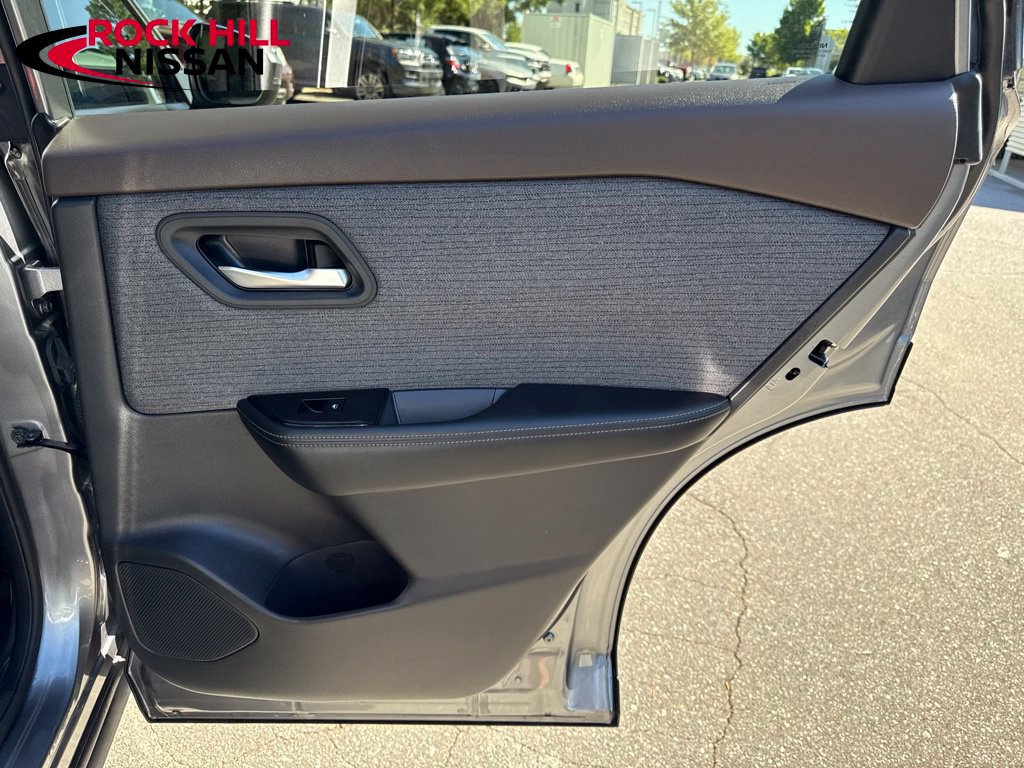 Used 2023 Nissan Rogue SV FWD image 30