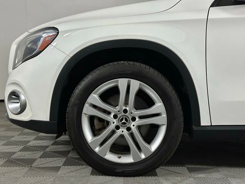 Used 2019 Mercedes-Benz GLA 250 4MATIC w/ Premium Package image 3