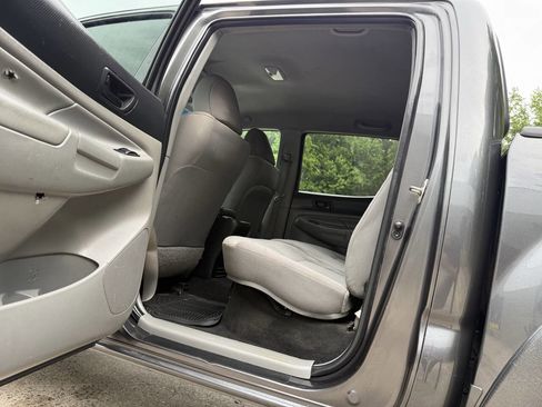 Used 2015 Toyota Tacoma PreRunner w/ SR5 Package RWD image 21