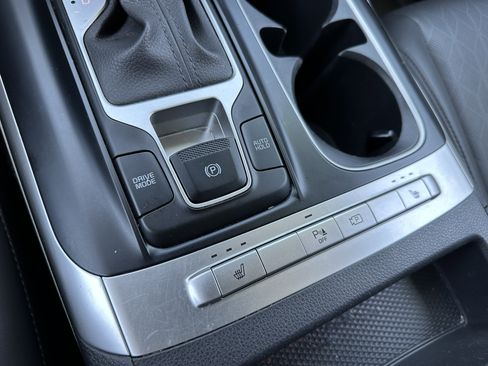 Used 2024 Kia Carnival LX FWD image 30