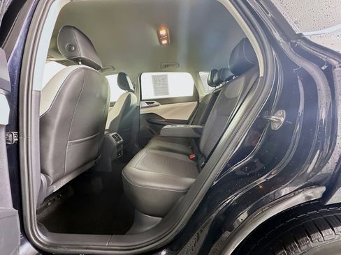 Used 2025 Volkswagen Taos SE image 28