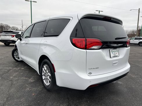 New 2026 Chrysler Voyager LX image 7