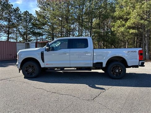 New 2026 Ford F250 Lariat w/ Black Appearance Package image 4