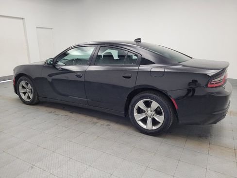 Used 2017 Dodge Charger SXT image 3