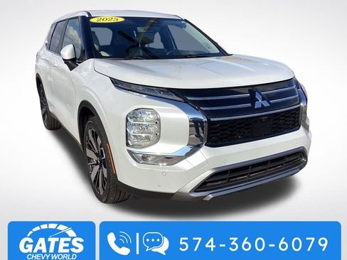 Used 2025 Mitsubishi Outlander SE FWD image 1