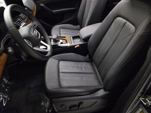Used 2021 Audi Q5 e Premium w/ Convenience Package image 18