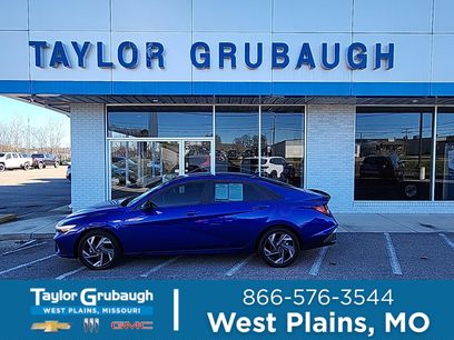 Used 2025 Hyundai Elantra SEL w/ Cargo Package