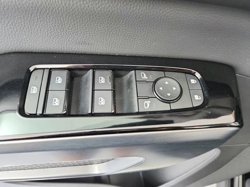 Used 2025 Nissan Pathfinder SL w/ SL Premium Package FWD image 32