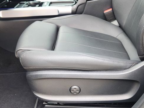 Certified 2025 Mercedes-Benz GLB 250 image 10