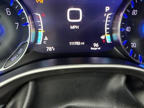 Used 2021 Chrysler Pacifica Touring-L FWD image 7