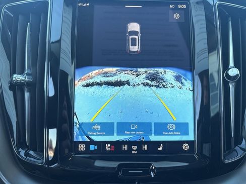 Certified 2025 Volvo XC60 B5 Core image 28