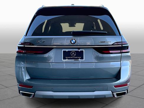 Used 2025 BMW X7 xDrive40i image 4