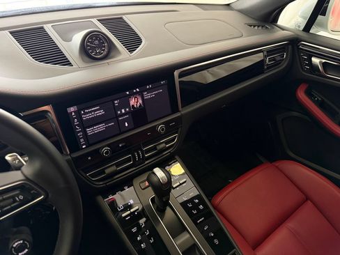 Certified 2026 Porsche Macan S AWD/4WD image 18