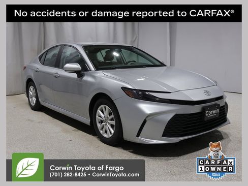 Used 2025 Toyota Camry LE image 1