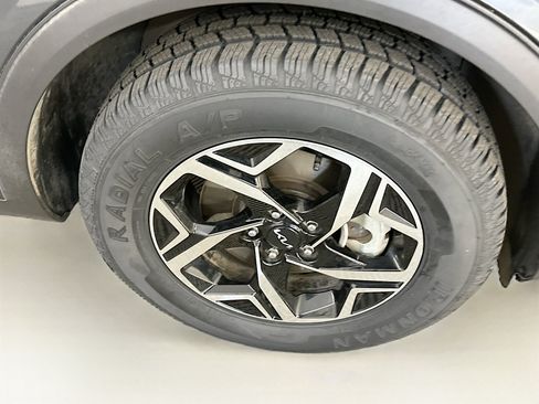 Used 2024 Kia Sportage LX image 11