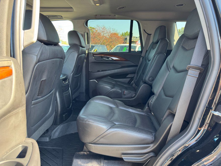 Used 2018 Cadillac Escalade Luxury AWD/4WD image 16