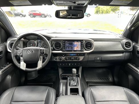 Used 2022 Toyota Tacoma Limited AWD/4WD image 31