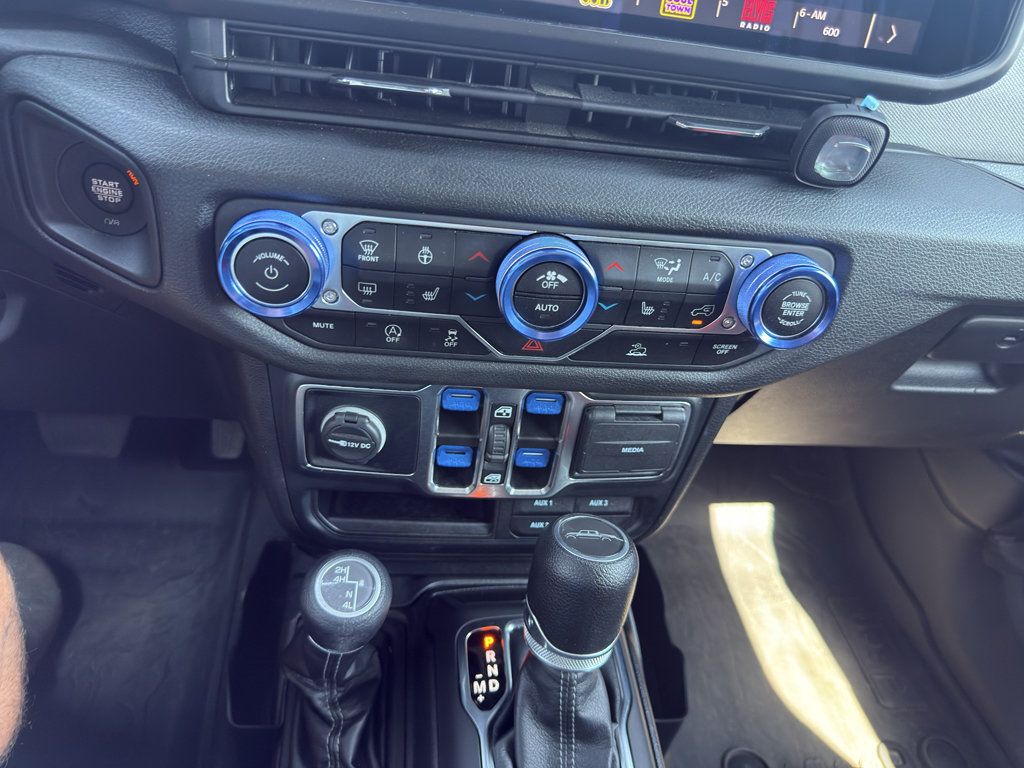 Used 2024 Jeep Gladiator Sport AWD/4WD image 15
