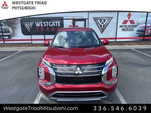 New 2025 Mitsubishi Outlander SE image 2
